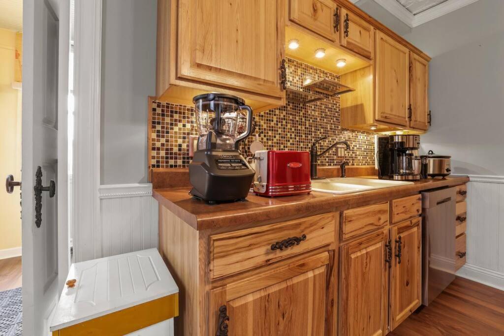 Charming Victorian Home - 2 Minutes To Downtown Lancaster Exteriör bild